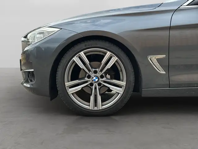 BMW 3 Series view 8