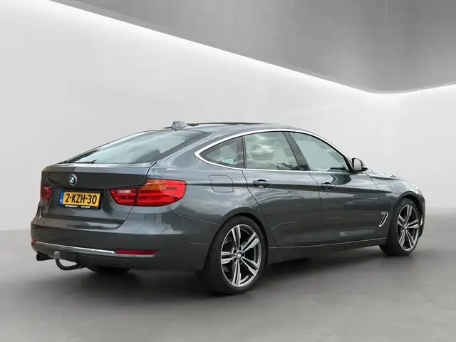 BMW 3 Series view 5