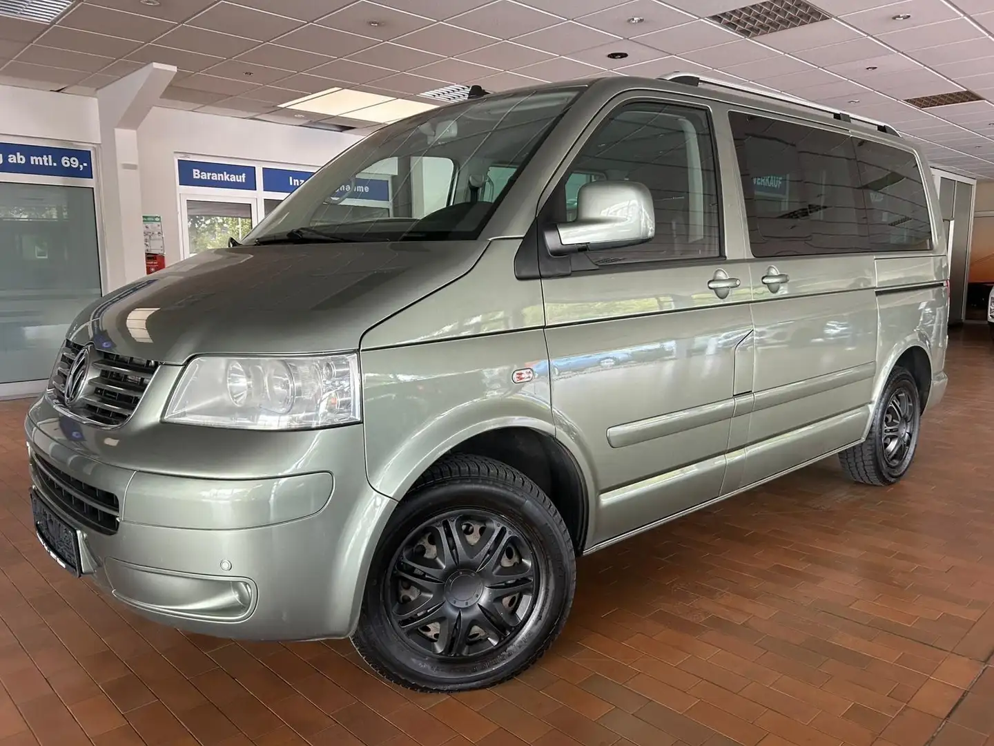 Volkswagen T5 Multivan Grün - 1