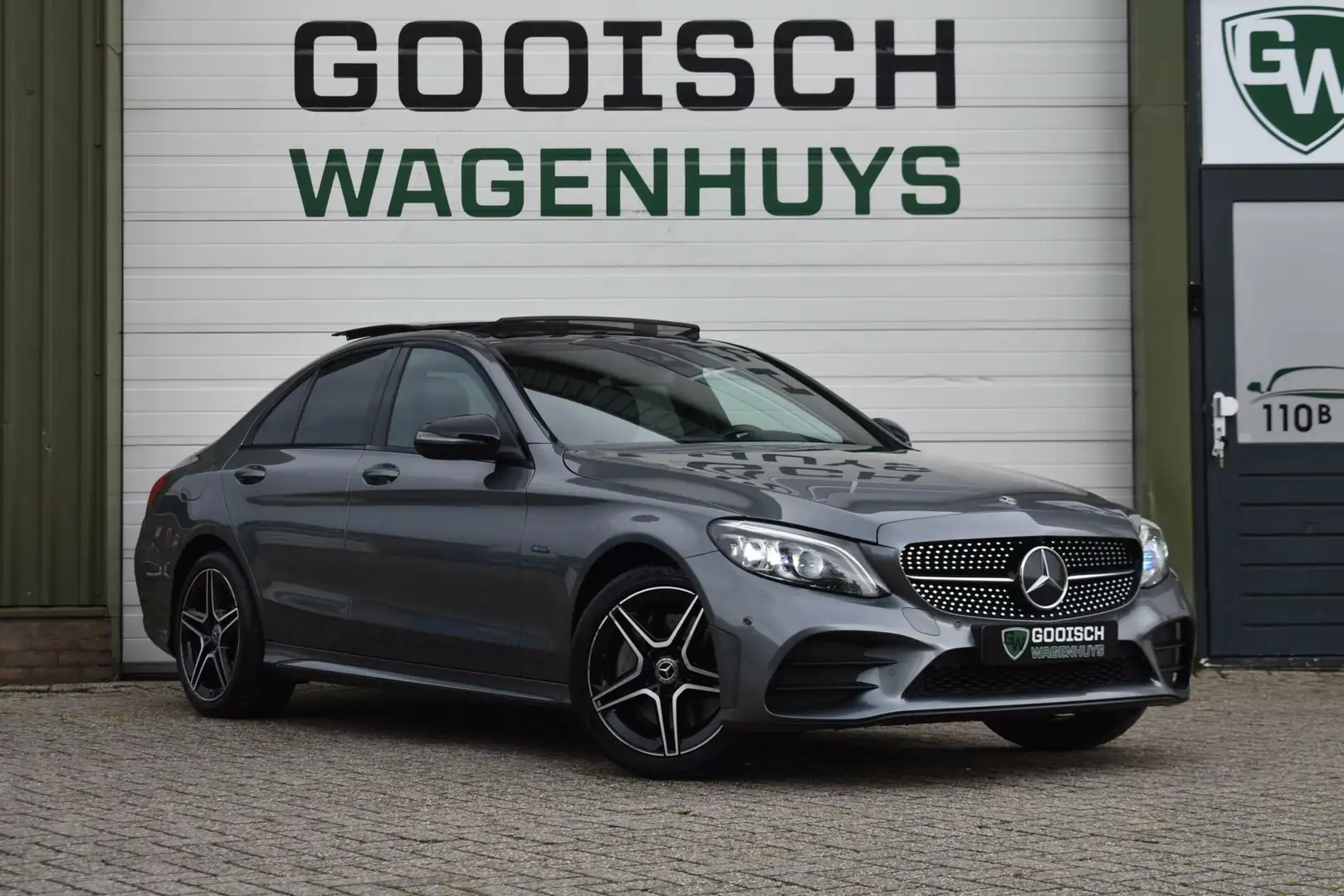 Mercedes-Benz C 300 e Business Solution AMG Limited | Panoramadak | Grijs - 2