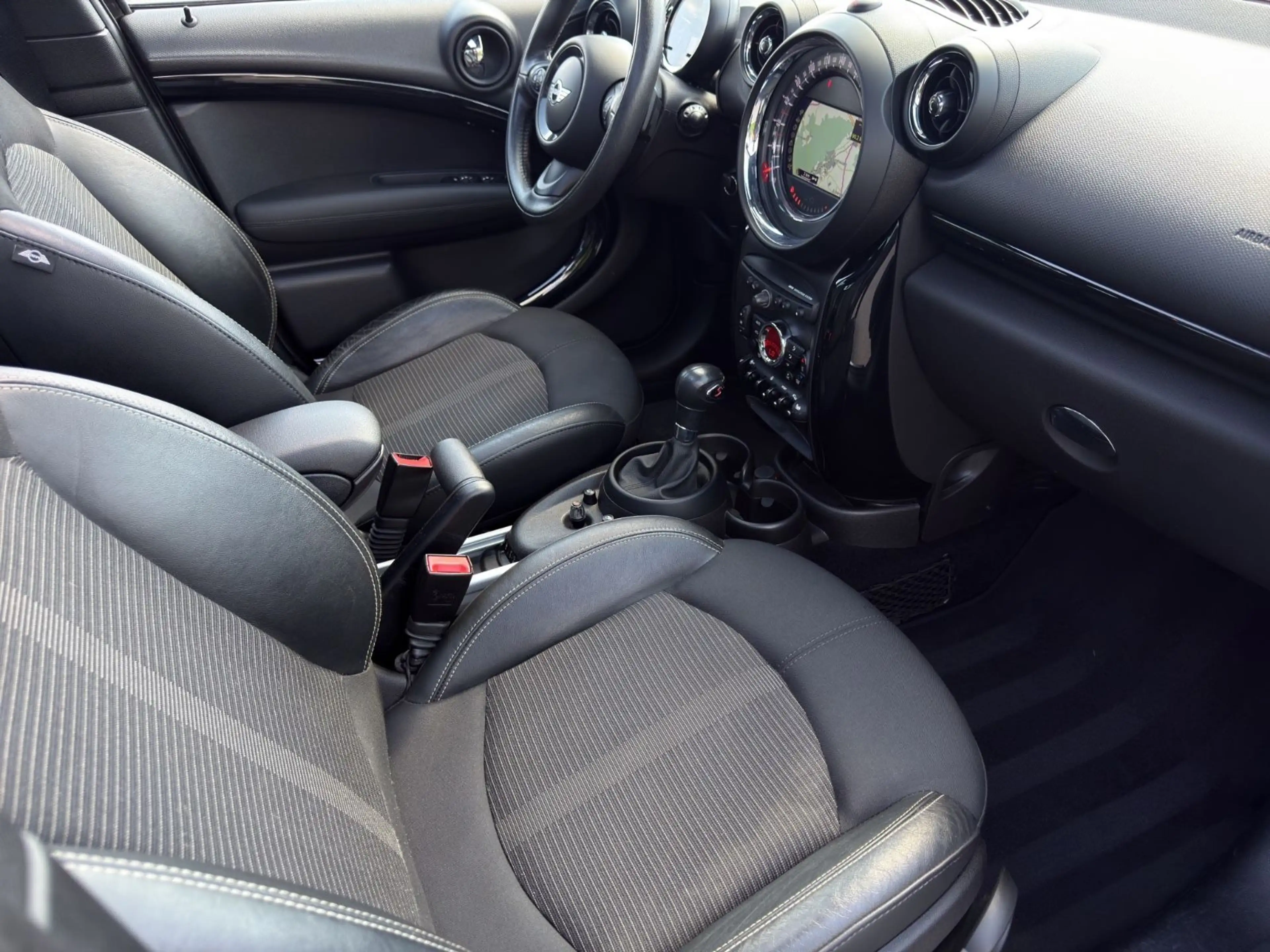 MINI Cooper SD Countryman Cooper SD All4 — photo 12