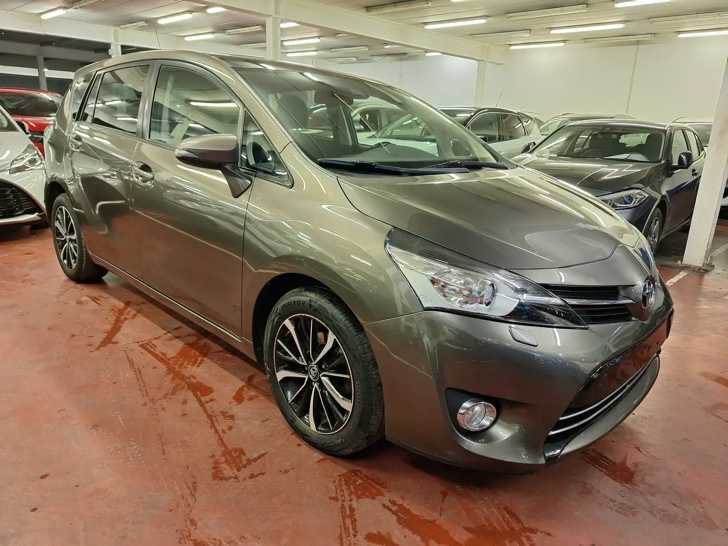 Toyota Verso 1.8i Comfort Brun - 2
