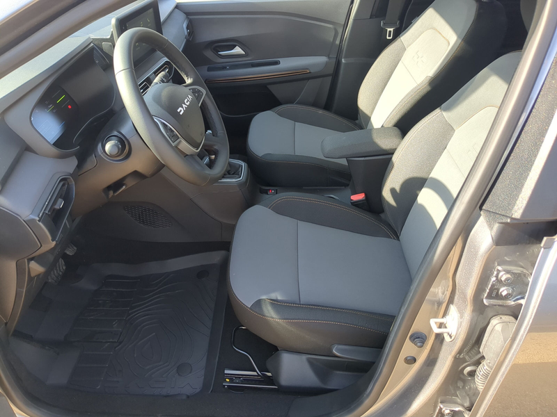 Dacia Jogger Hybrid 140 Extreme SHZ+PDC+RFK+Navi — photo 4