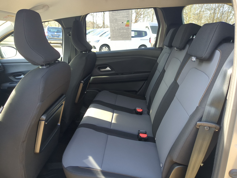 Dacia Jogger Hybrid 140 Extreme SHZ+PDC+RFK+Navi — photo 9