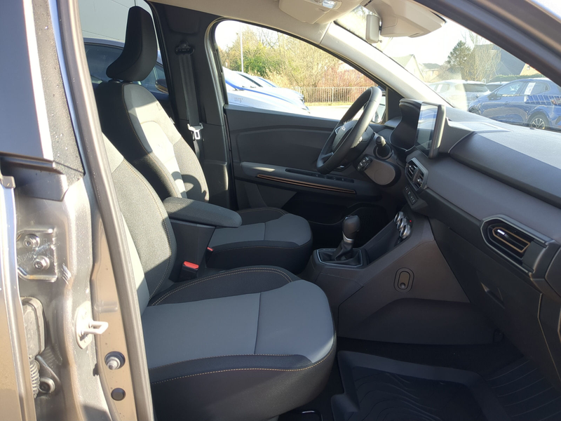 Dacia Jogger Hybrid 140 Extreme SHZ+PDC+RFK+Navi — photo 8