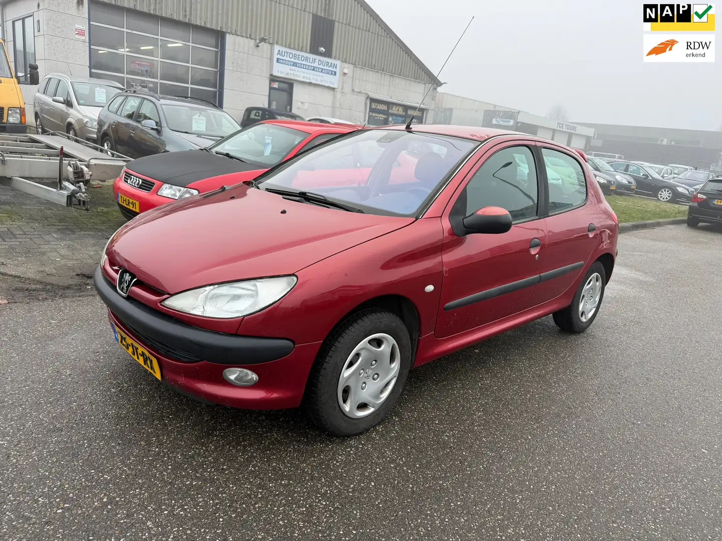 Peugeot 206 1.6-16V Gentry Premium Clima Bj:2002 NAP! Rood - 1