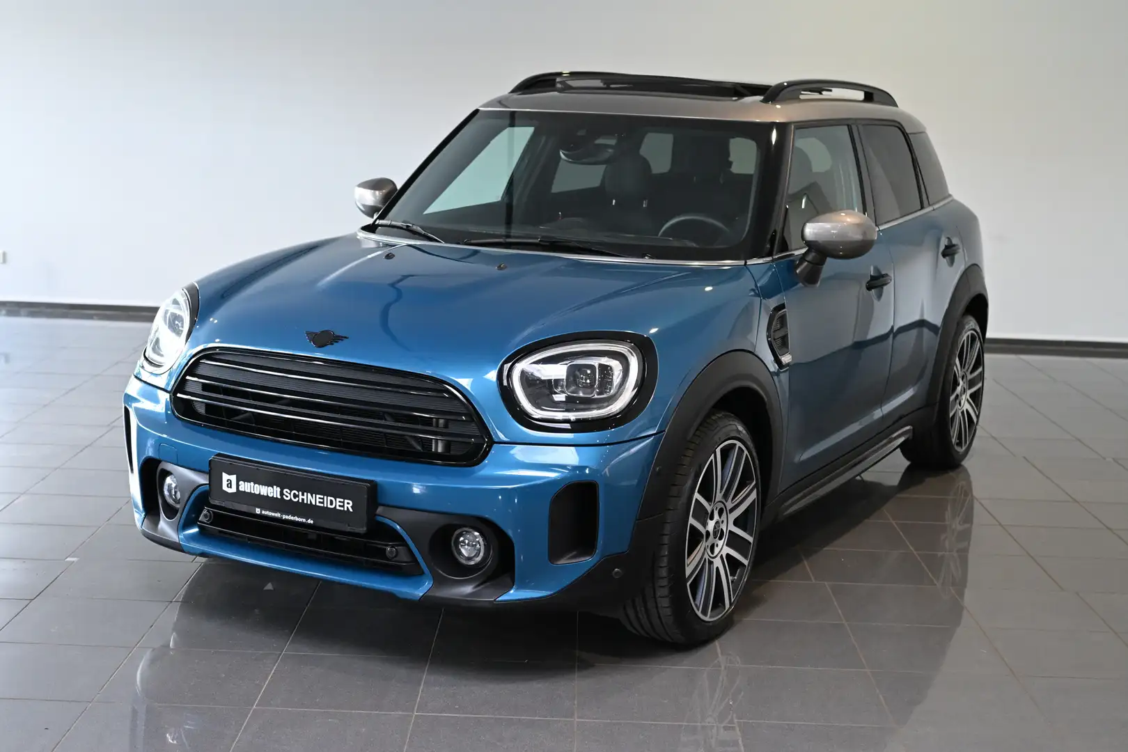 MINI Cooper Countryman Yours Trim Pano HUD ACC 19 Blau - 1