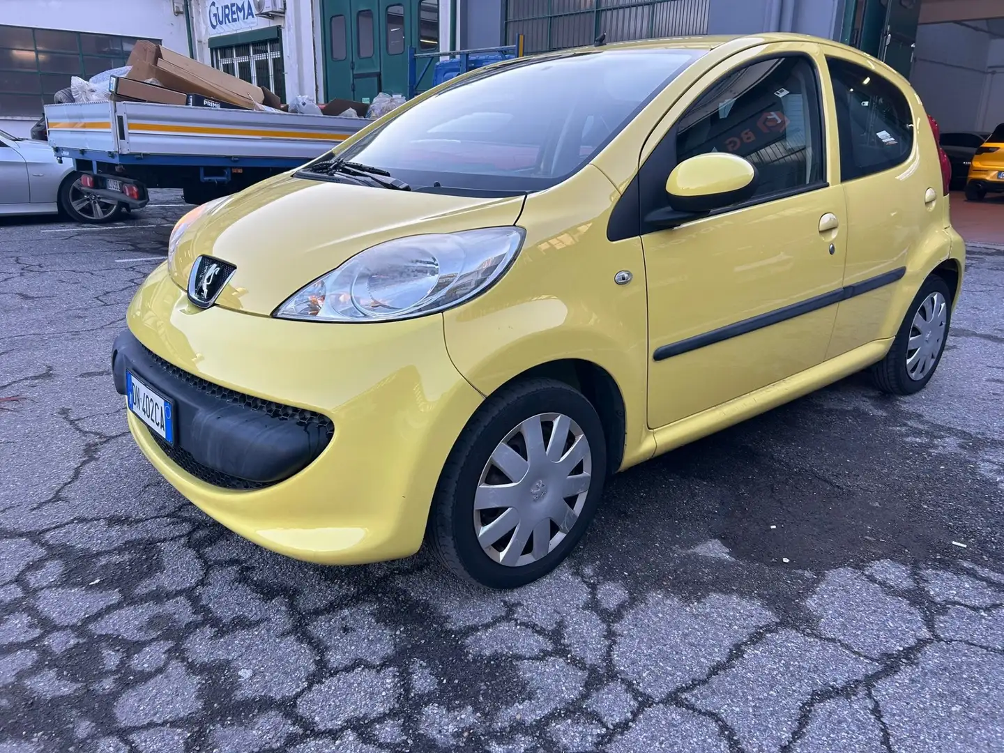 Peugeot 107 5p 1.0 12v Plaisir - 2