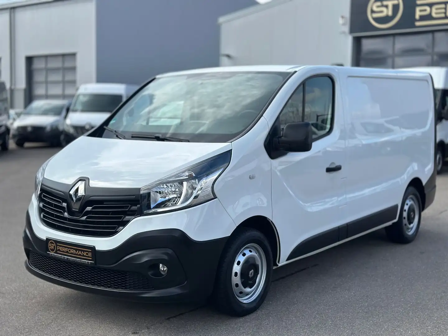 Renault Trafic L1H1 KLIMA NAVI AHK SORTIMO SHZ PDC EURO6 Weiß - 1