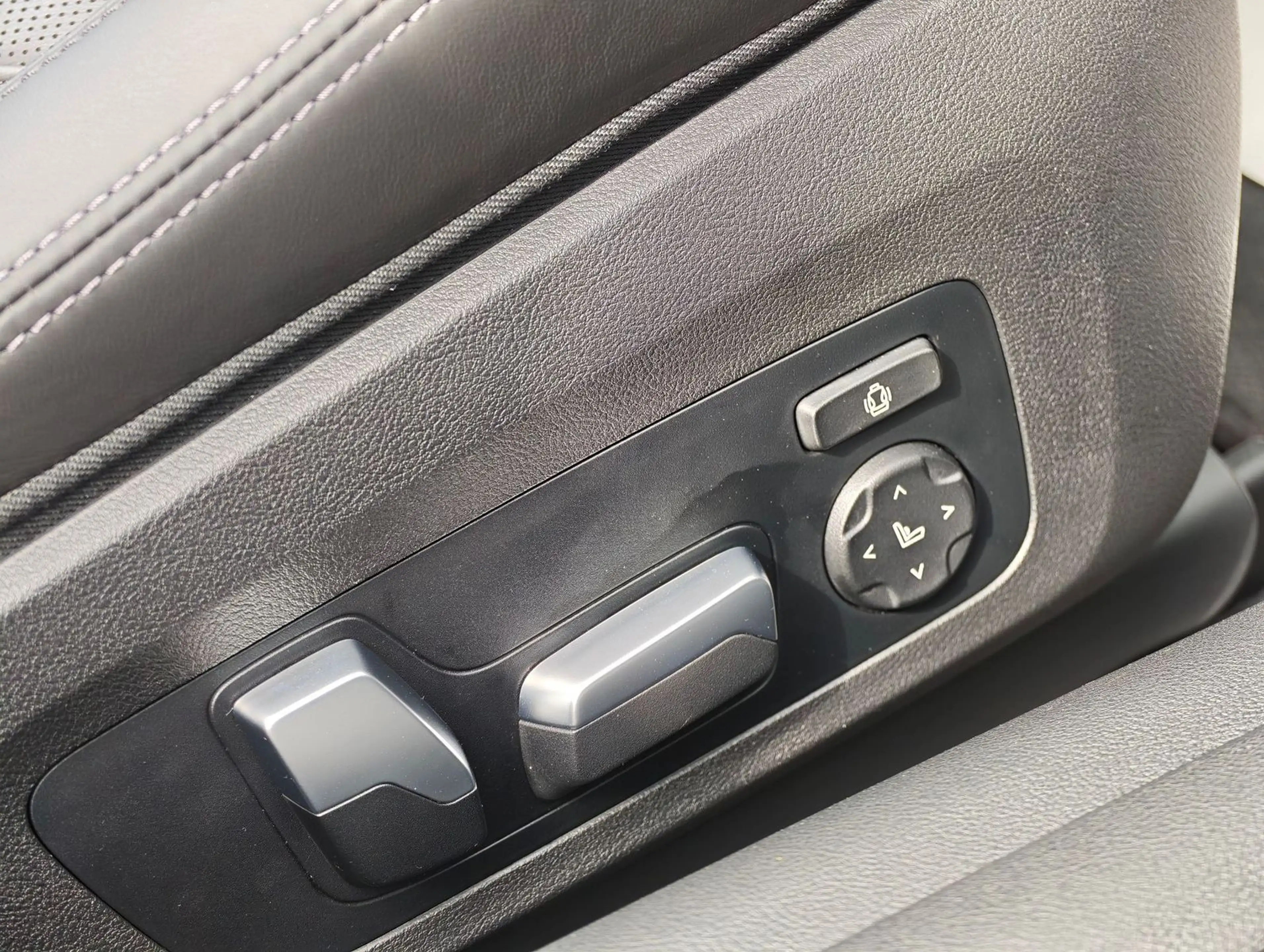 BMW M4 Competition Competition xDrive — photo 15