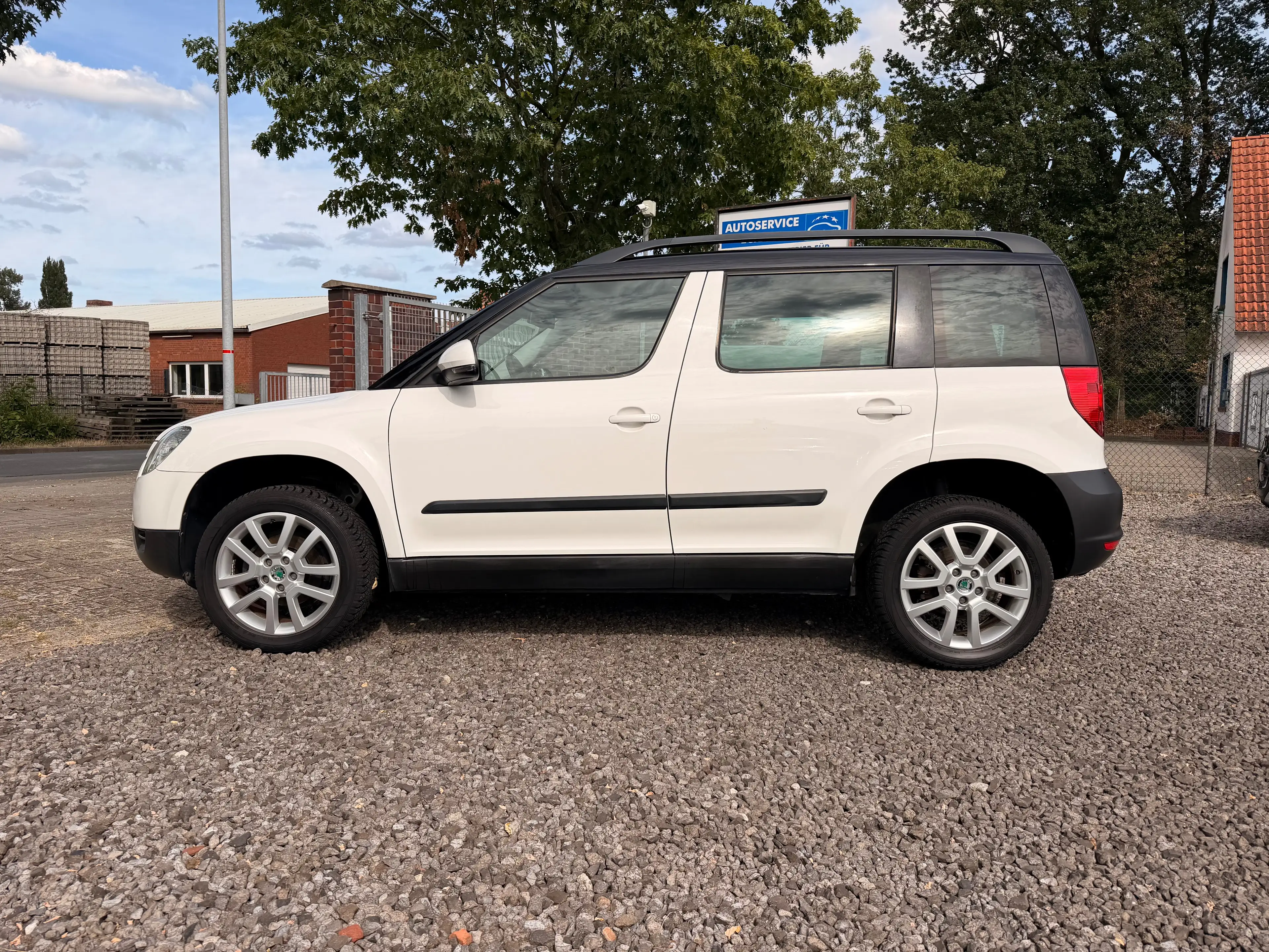 Skoda Yeti Ambition Plus Edition — photo 3