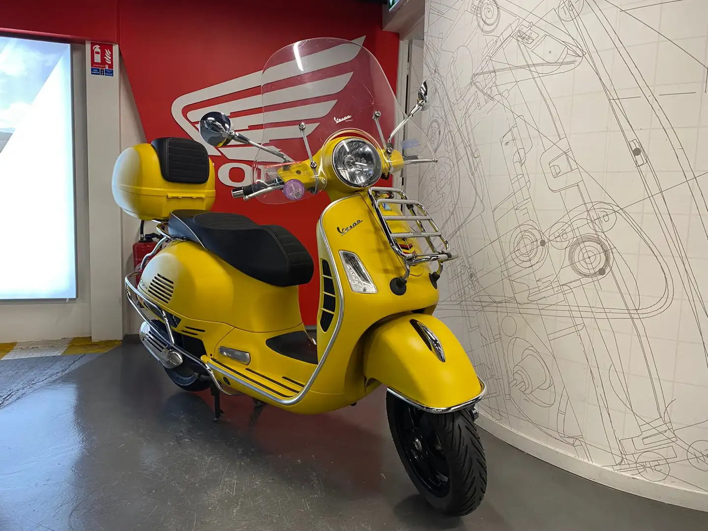 Vespa GTS 125 Jaune - 1