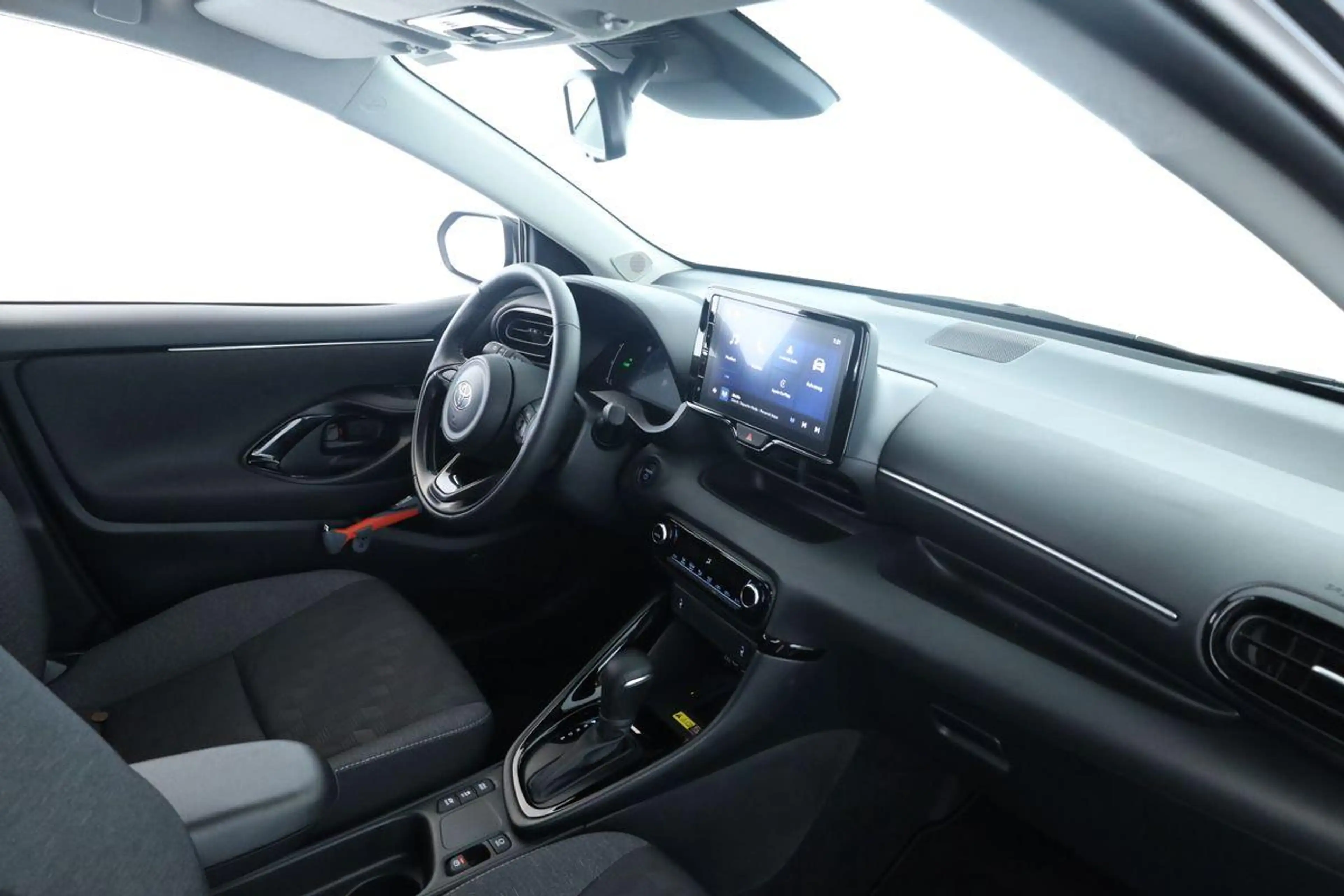 Toyota Yaris Hybrid 116 Teamplayer LED App SHZ Key Kam — photo 13