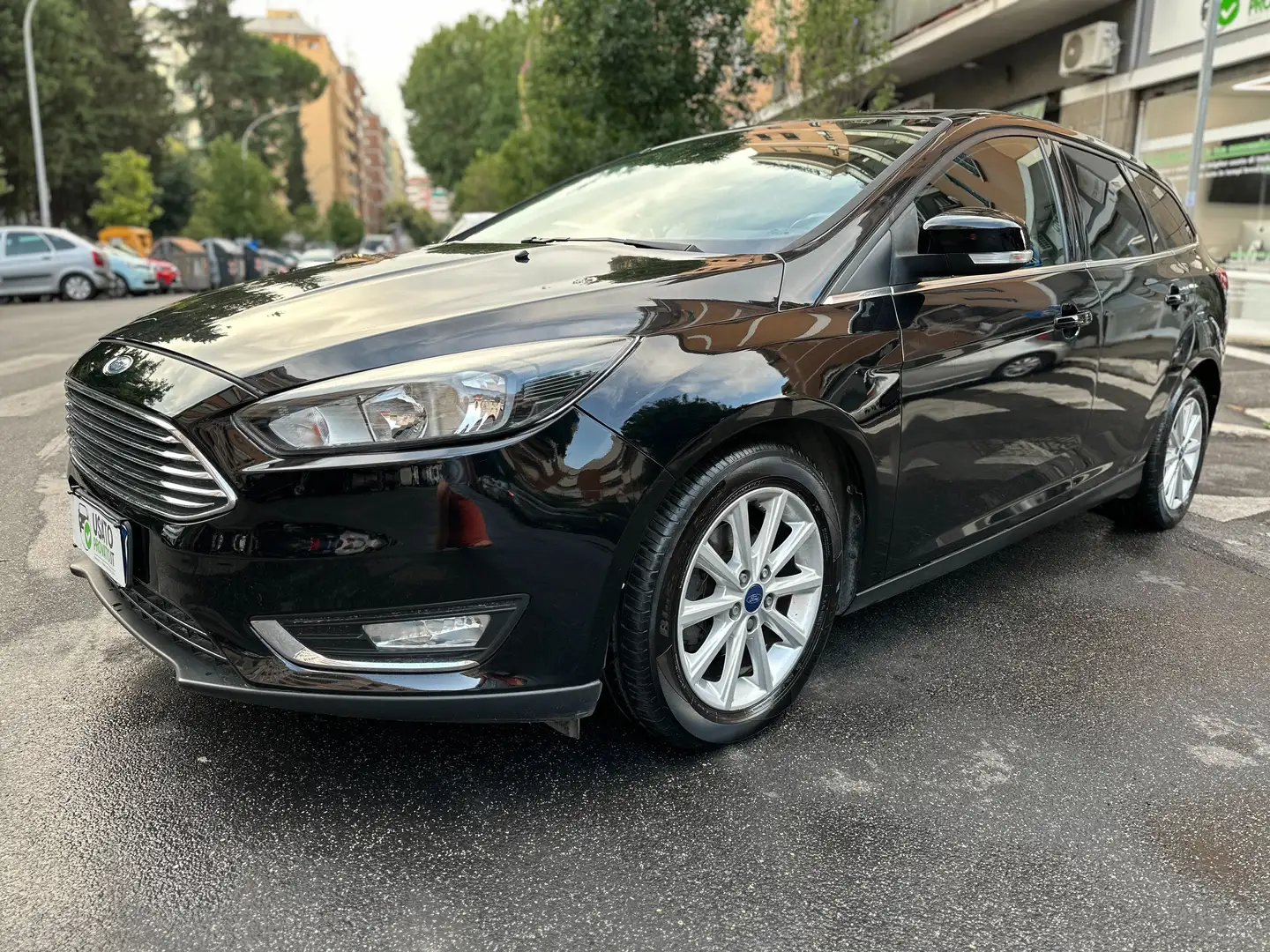 Ford Focus SW 1.5tdci 120cv Titanium Tagliando + Garanzia 12m Noir - 1
