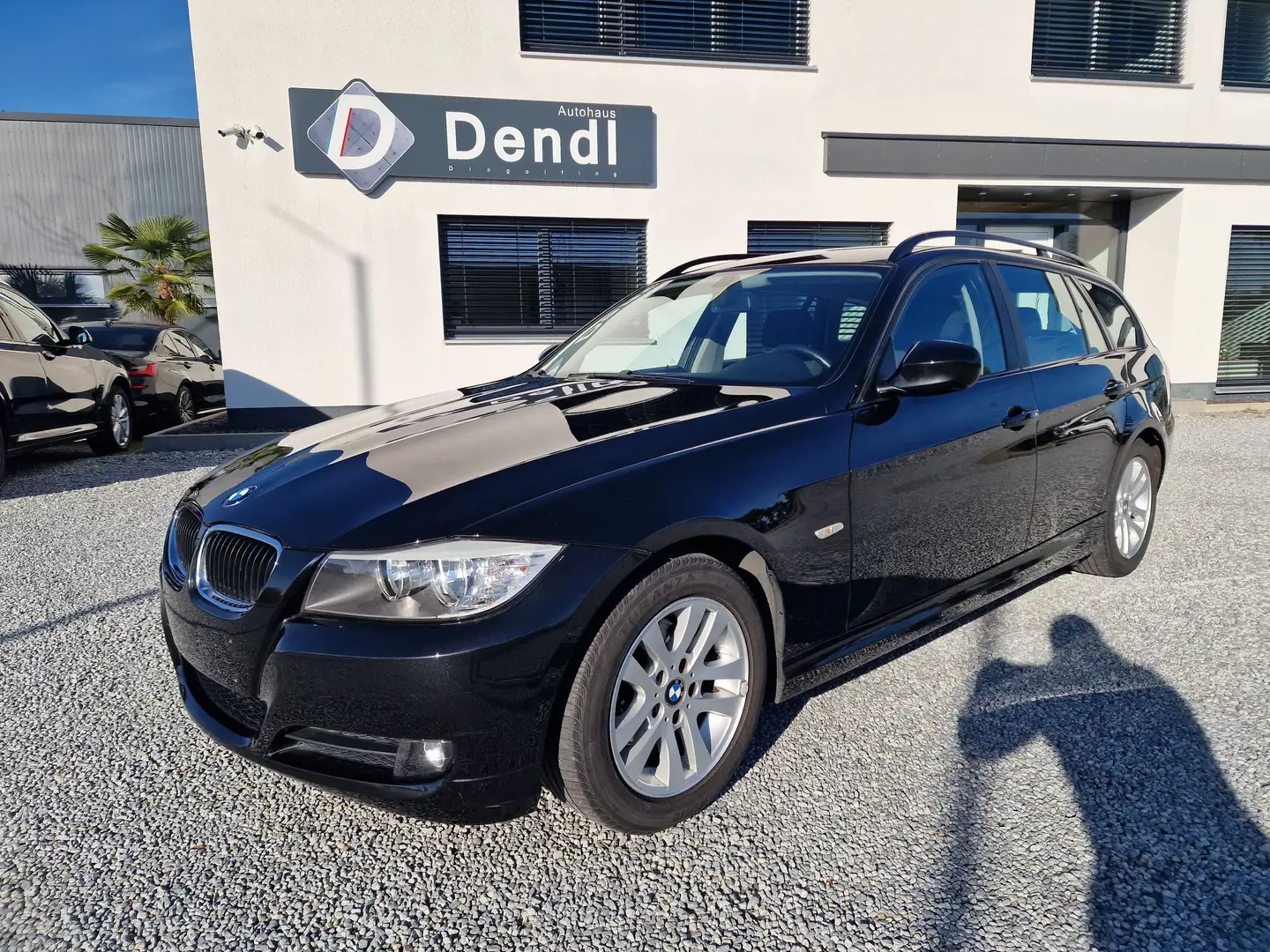 BMW 318 318i *Lederlenkrad*Dachreling*PDC*Klima*SHZ* Schwarz - 2