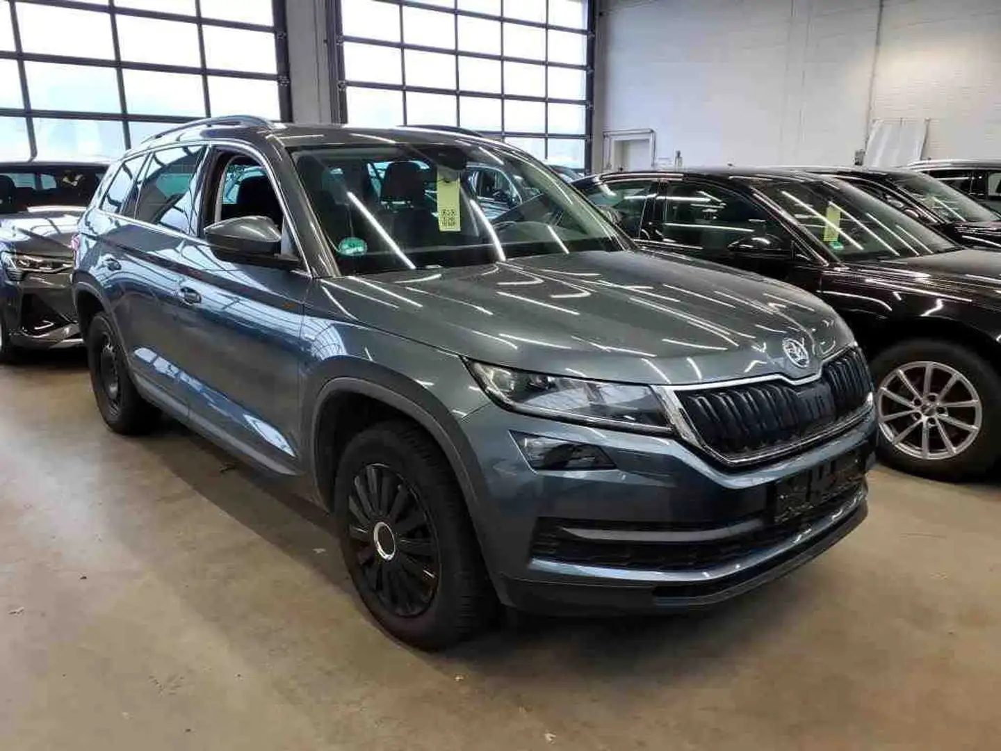 Skoda Kodiaq 2.0 TSI DSG Drive 4x4 PANO*AHK*CANTON*RFK*S Grau - 2