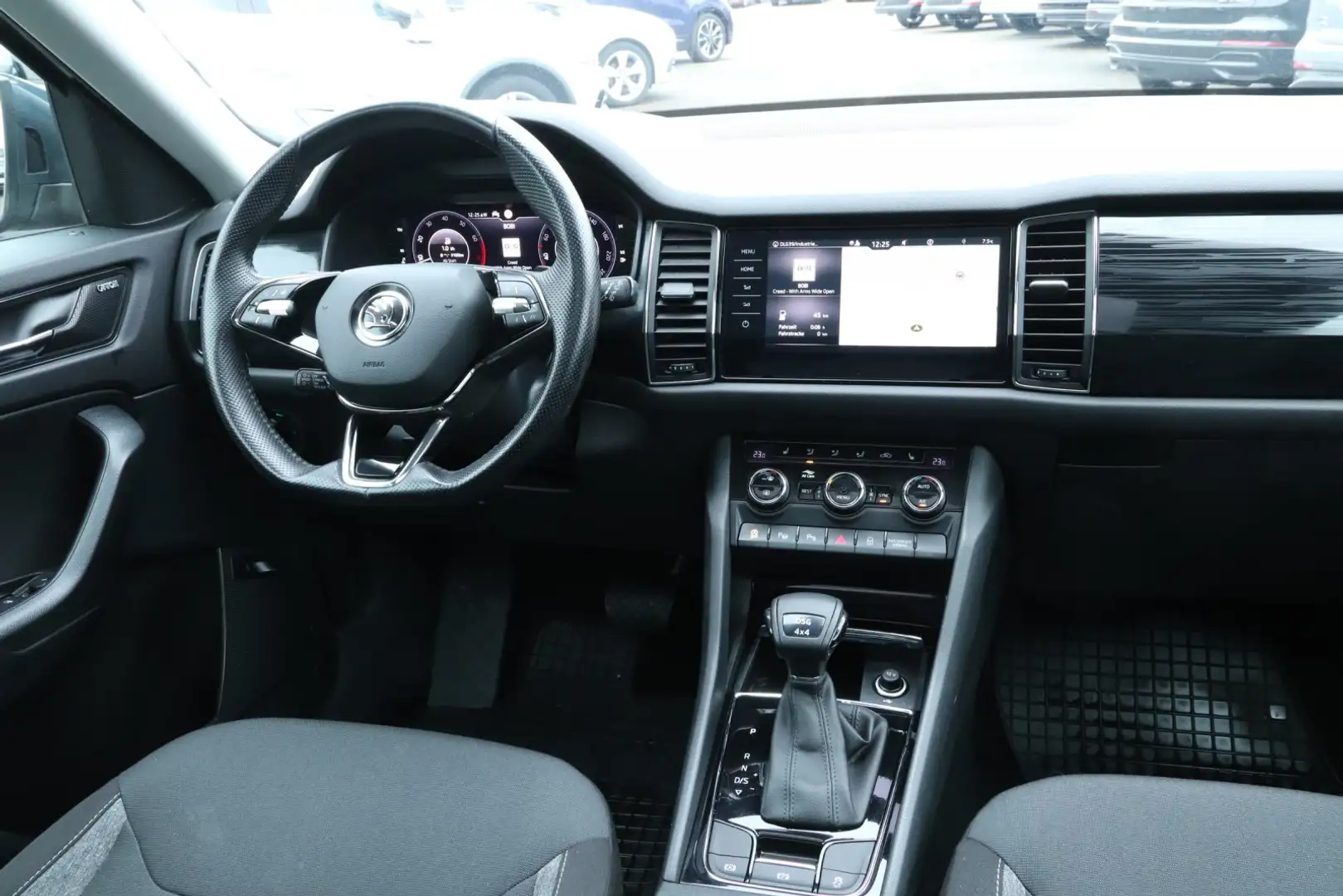 Skoda Kodiaq 2.0 TSI DSG Drive 4x4 PANO*AHK*CANTON*RFK*S Grau - 2