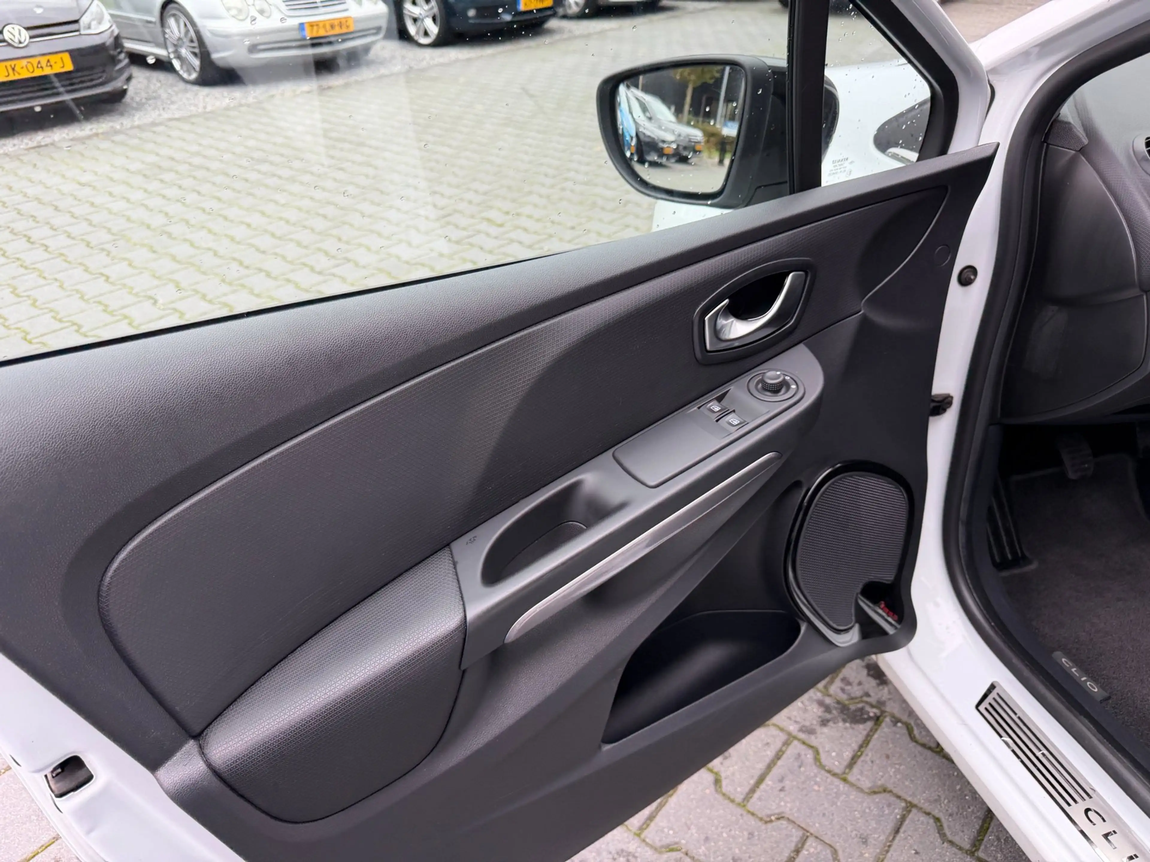 Renault Clio Estate 0.9 TCe Night&Day — photo 11