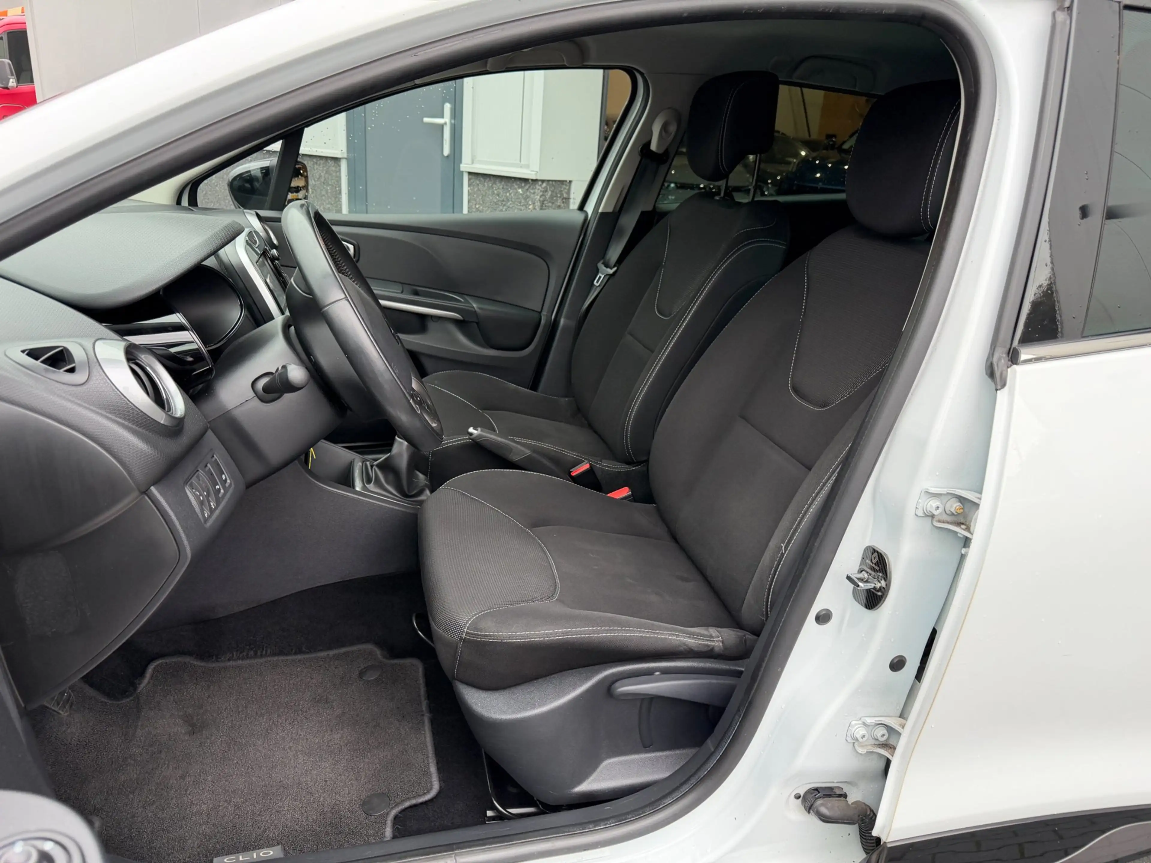 Renault Clio Estate 0.9 TCe Night&Day — photo 10