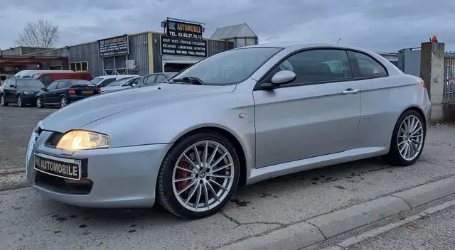 Alfa Romeo GT 3.2 V6 240 cv design Bertone