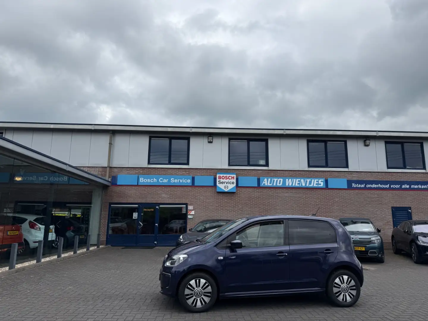 Volkswagen e-up! e-Up! Highline 5-Drs | SOH 86% | Airco-Ecc Blauw - 1