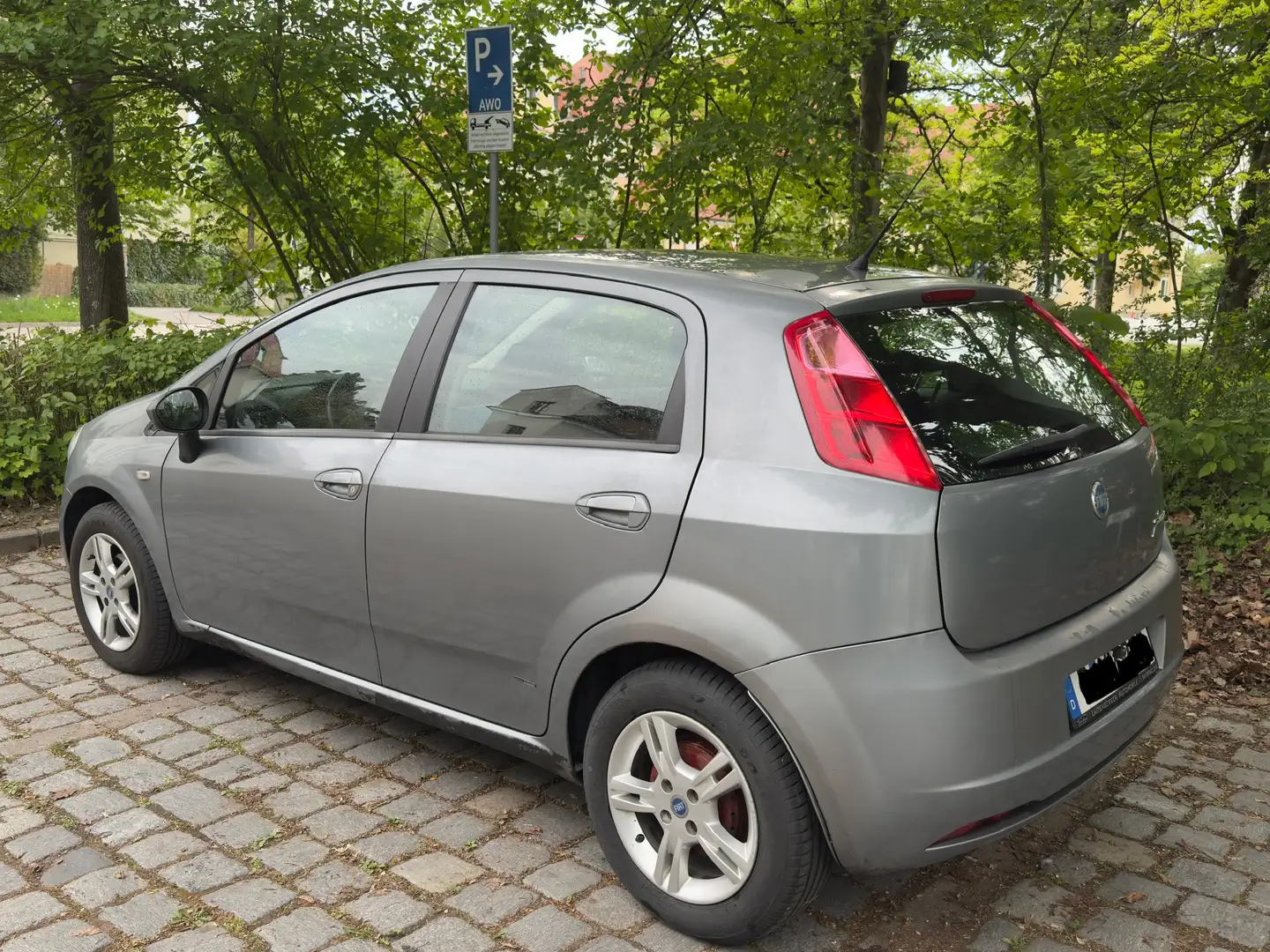 Fiat Grande Punto 1.4 8V Dynamic Grau - 2