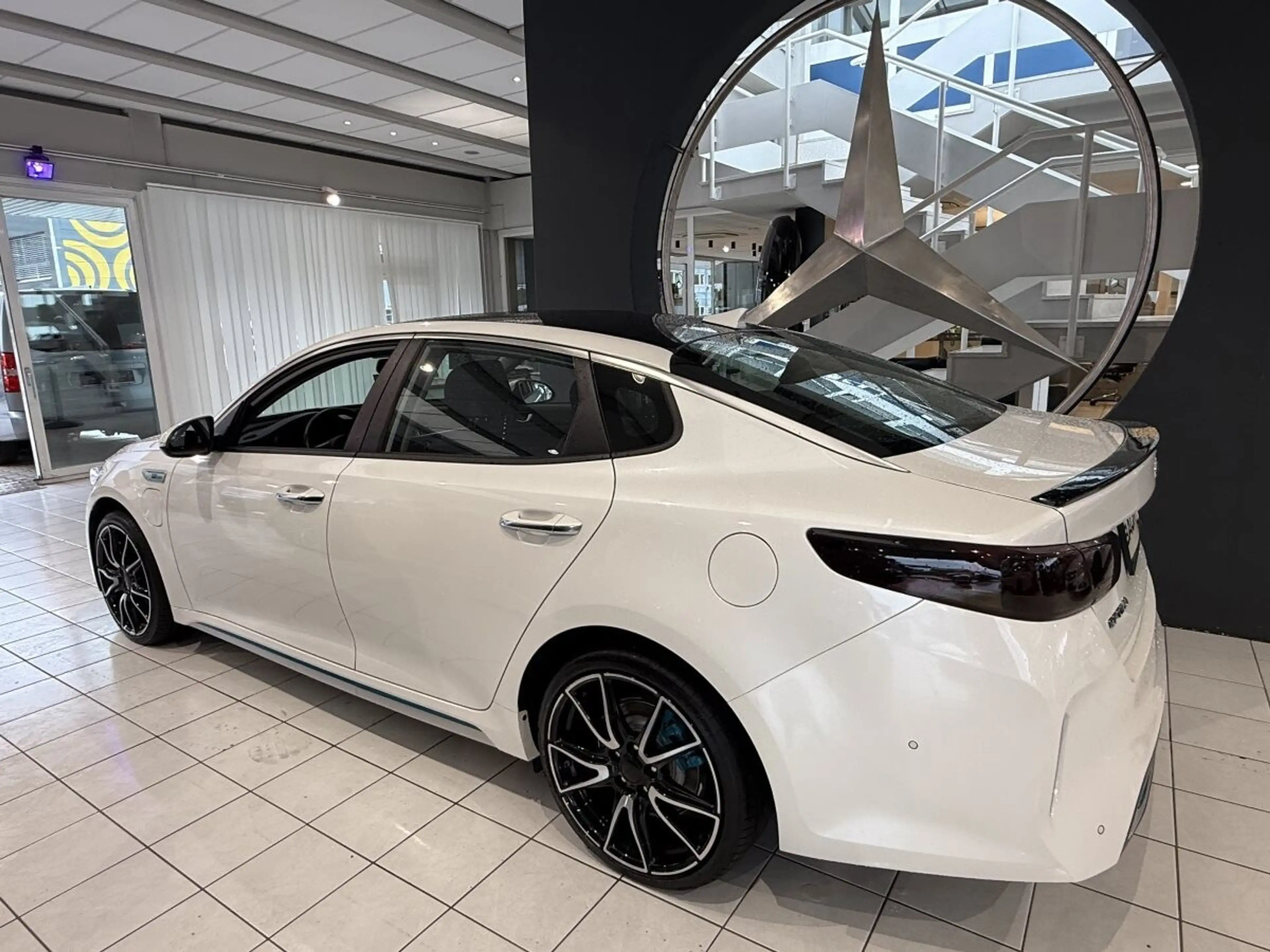 Kia Optima Platin Hybrid — photo 3