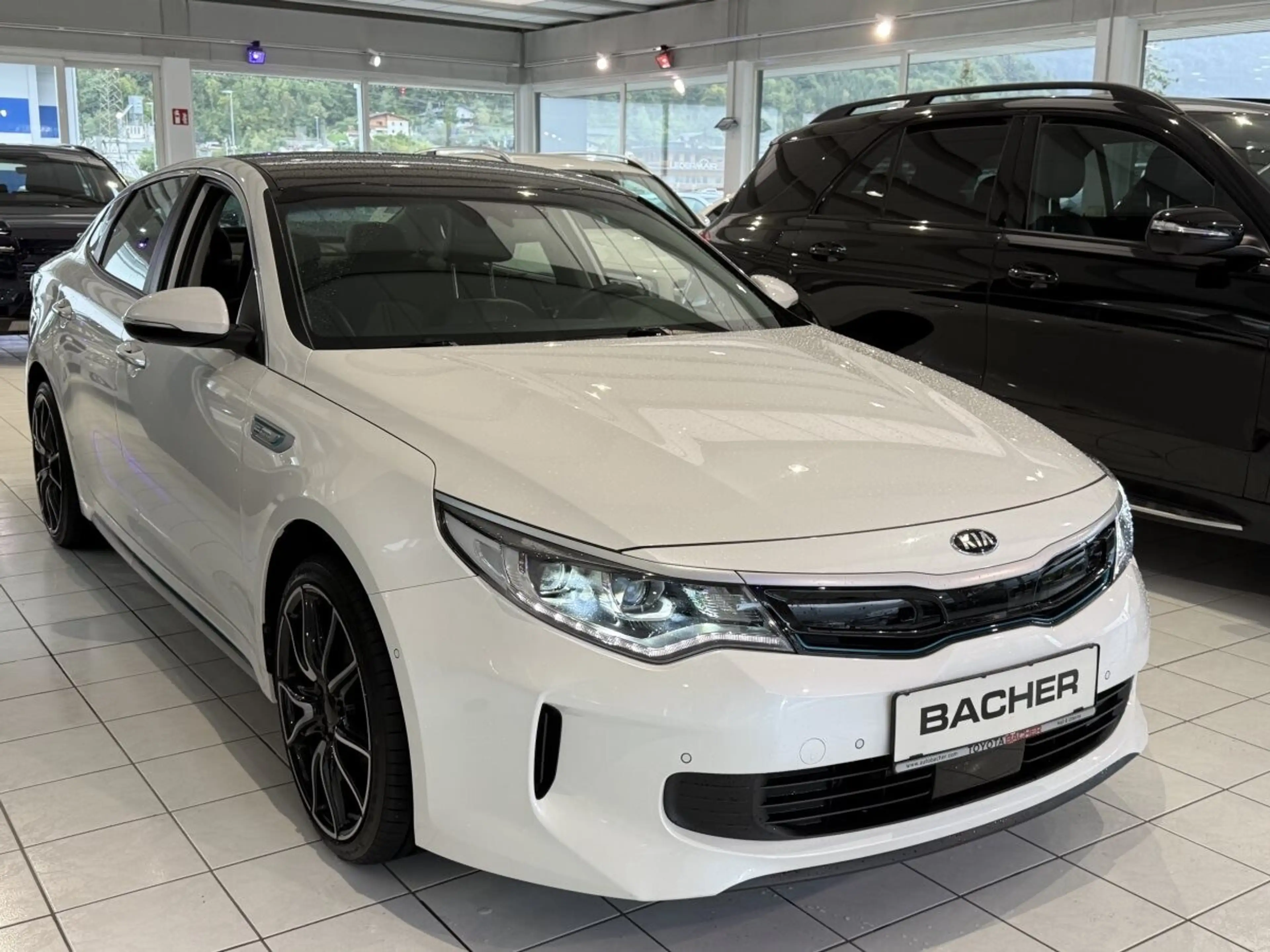 Kia Optima Platin Hybrid — photo 7