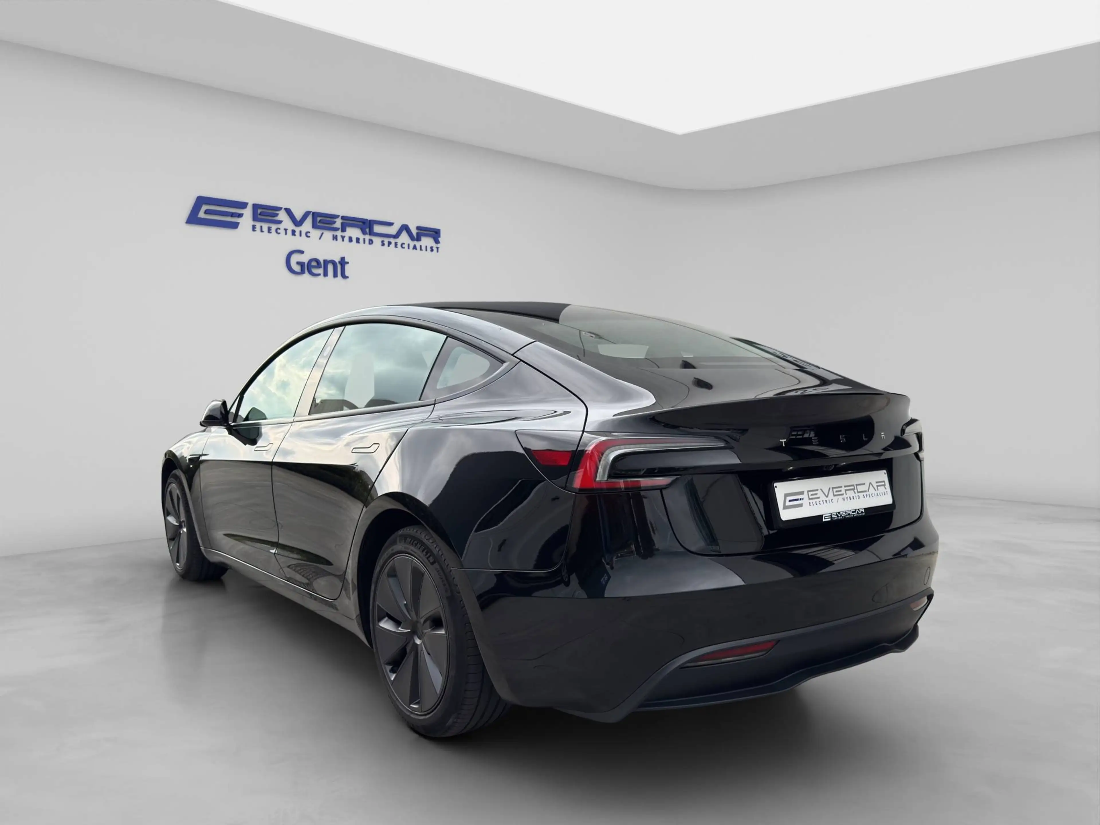 Tesla Model 3 Model 3 Standard Range Highland  *TOWHOOK*MATRIX*HW4** — photo 6