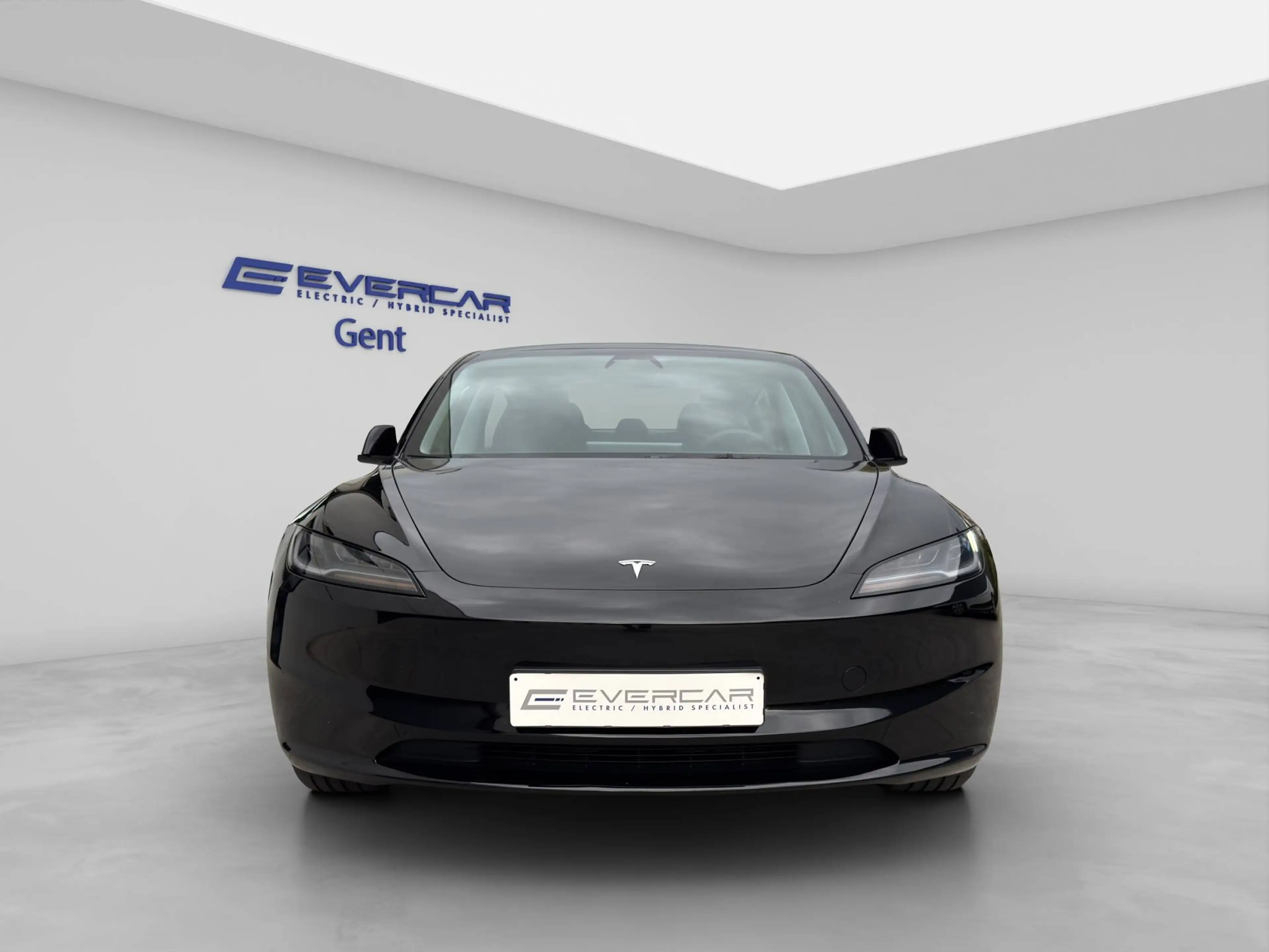 Tesla Model 3 Model 3 Standard Range Highland  *TOWHOOK*MATRIX*HW4** — photo 2