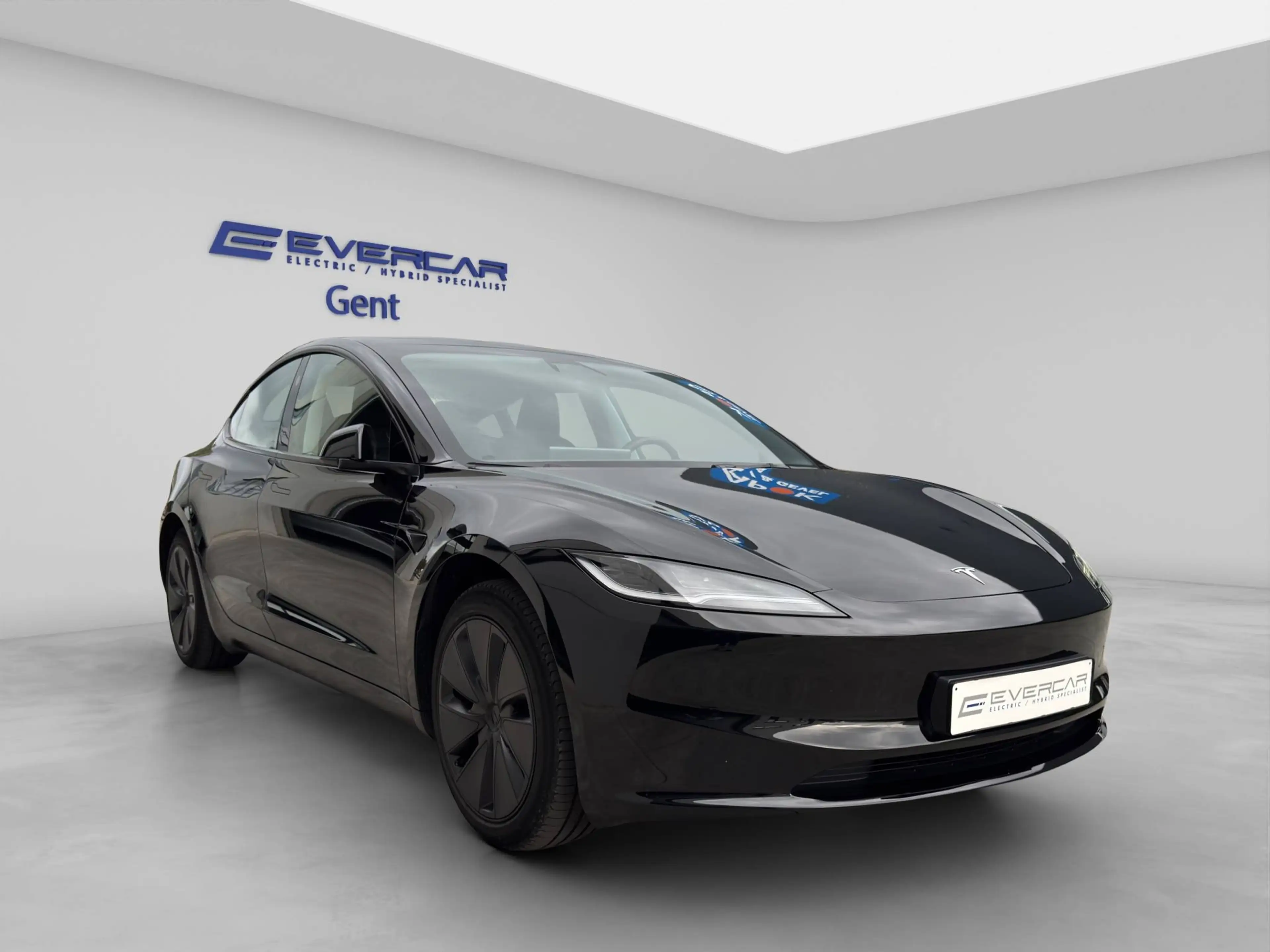 Tesla Model 3 Model 3 Standard Range Highland  *TOWHOOK*MATRIX*HW4** — photo 3