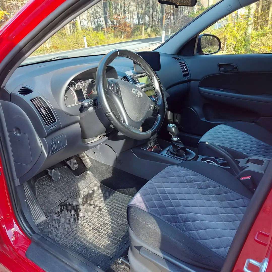 Hyundai i30 i30 CW 1,6 CRDi Europe plus DPF Europe plus Rot - 1