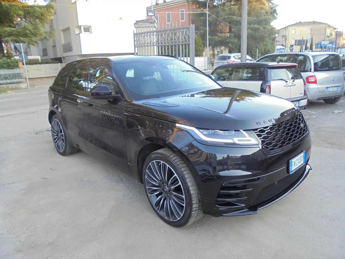 Land Rover Range Rover Velar 3.0 V6 sd6 R-Dynamic S 300cv auto Nero - 1