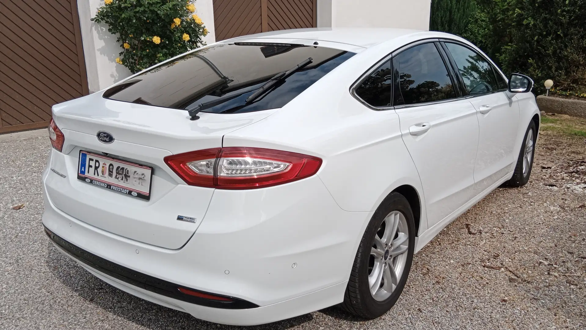 Ford Mondeo Titanium 1,5 TDCi Start/Stop Weiß - 2