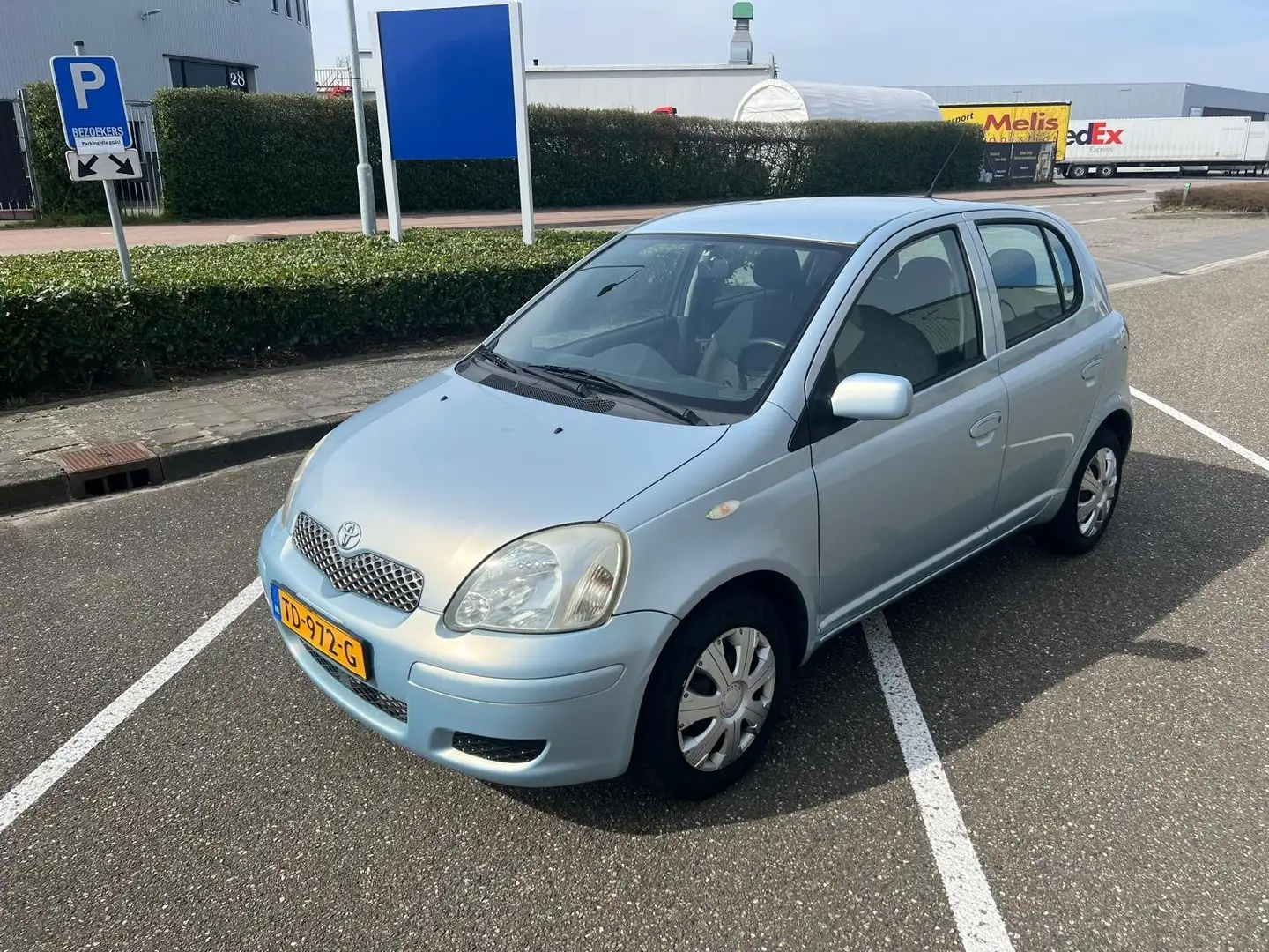 Toyota Yaris 1.0 VVT-i Terra Blauw - 1