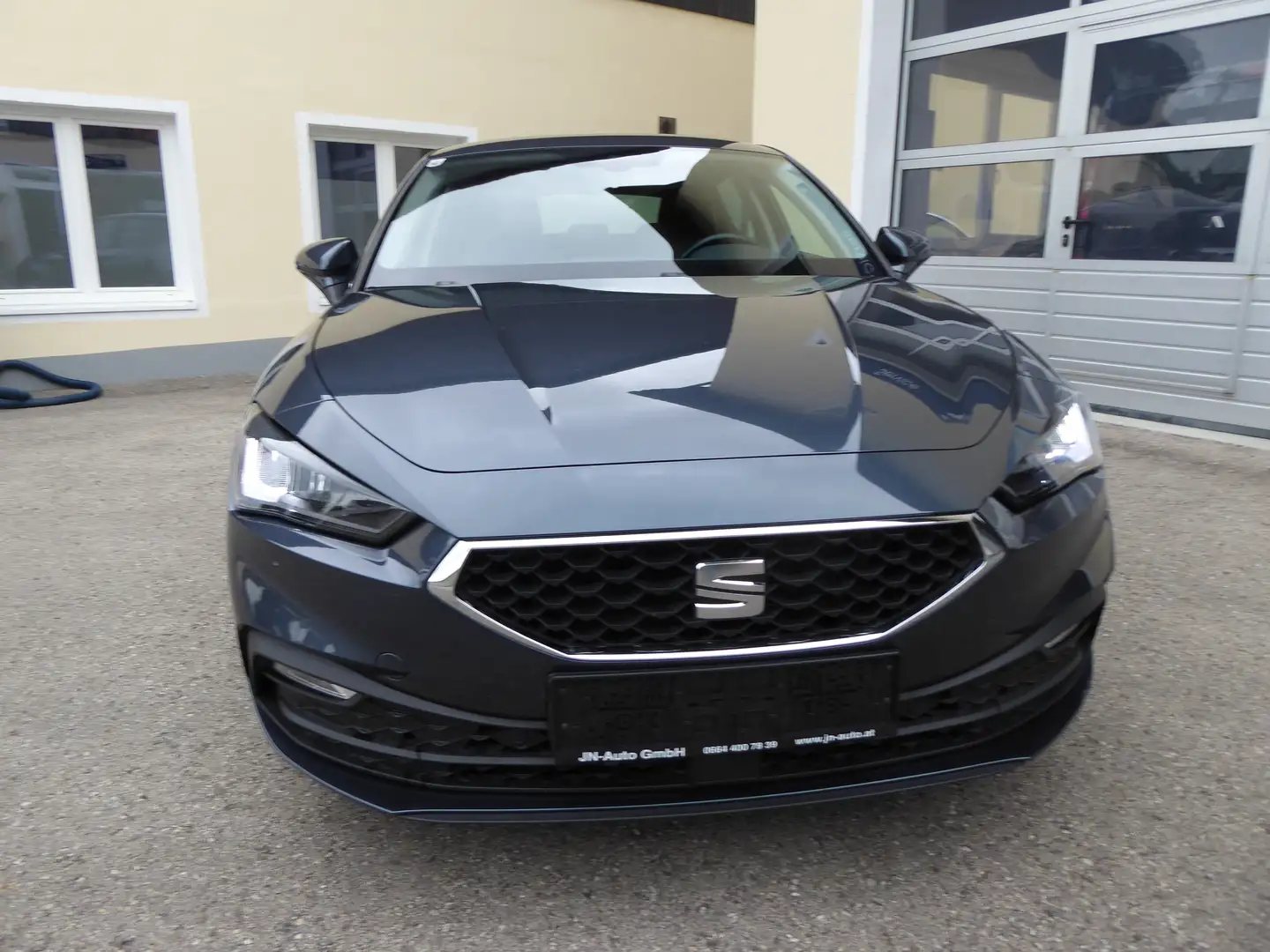 SEAT Leon Style Grau - 2
