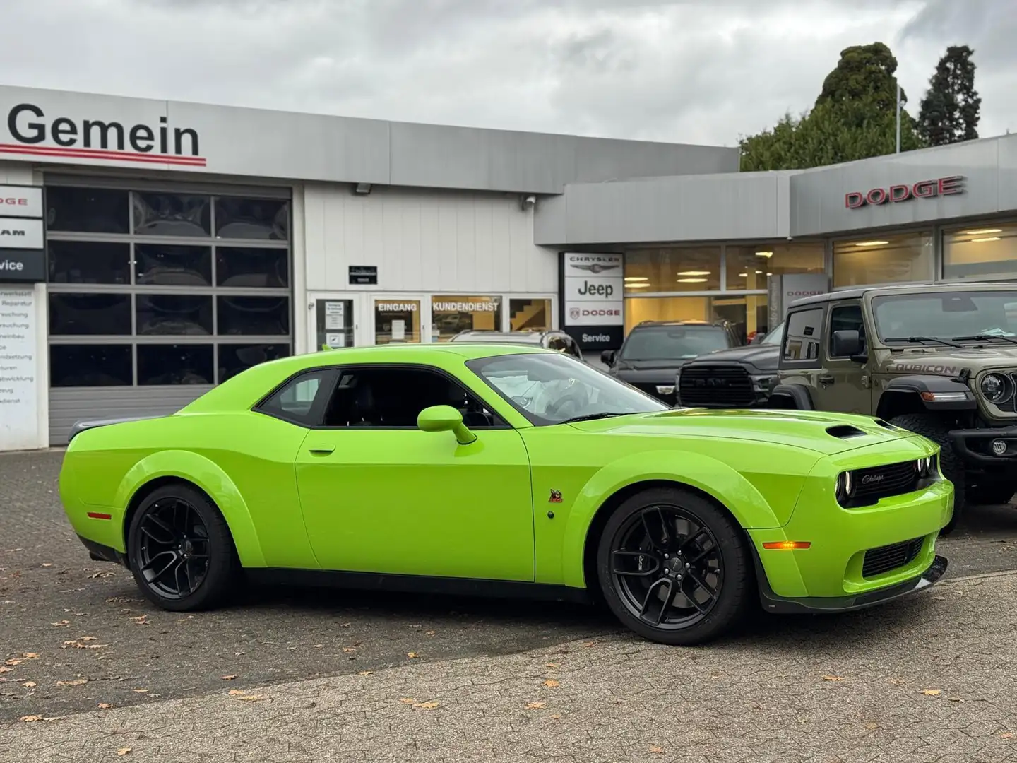 Dodge Challenger 6.4 V8 R/T Scat Pack Carbon + tiefer + Klappenausp Grün - 2