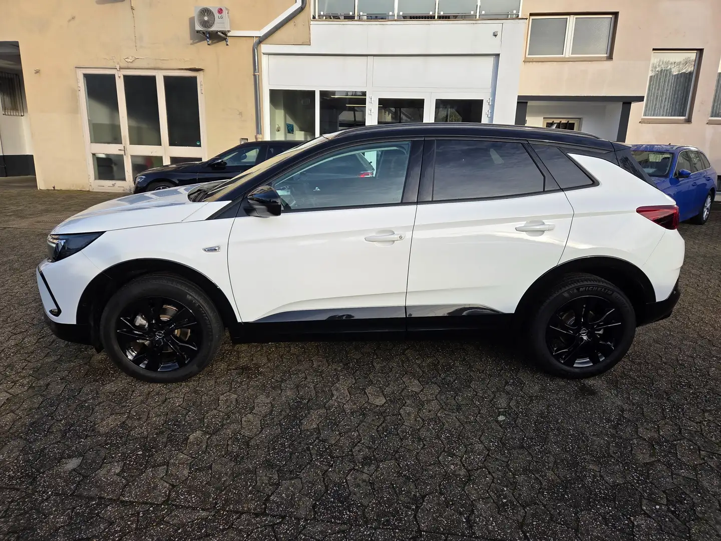 Opel Grandland X 1.2 GS Line AUTOM. ACC LED NAVI WiPa - 2