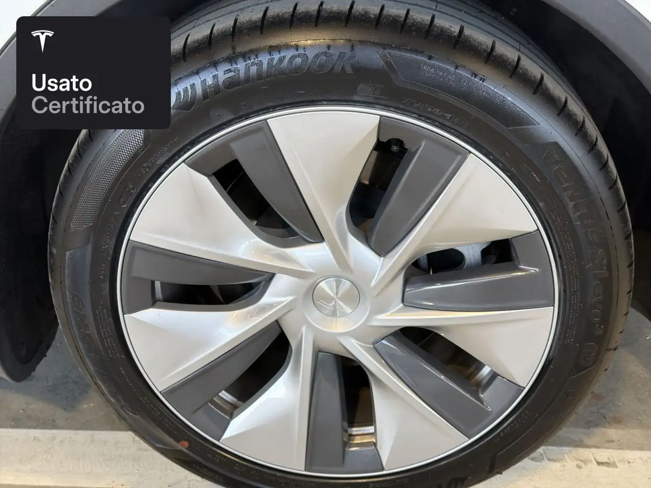 2024 Tesla Model Y Rear-Wheel Drive, photograph 6