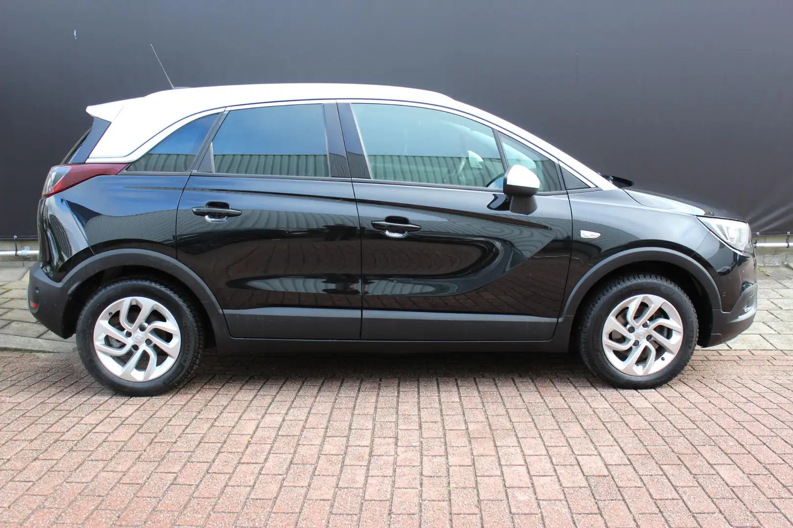 Opel Crossland X 1.2 Turbo Innovation Zwart - 2