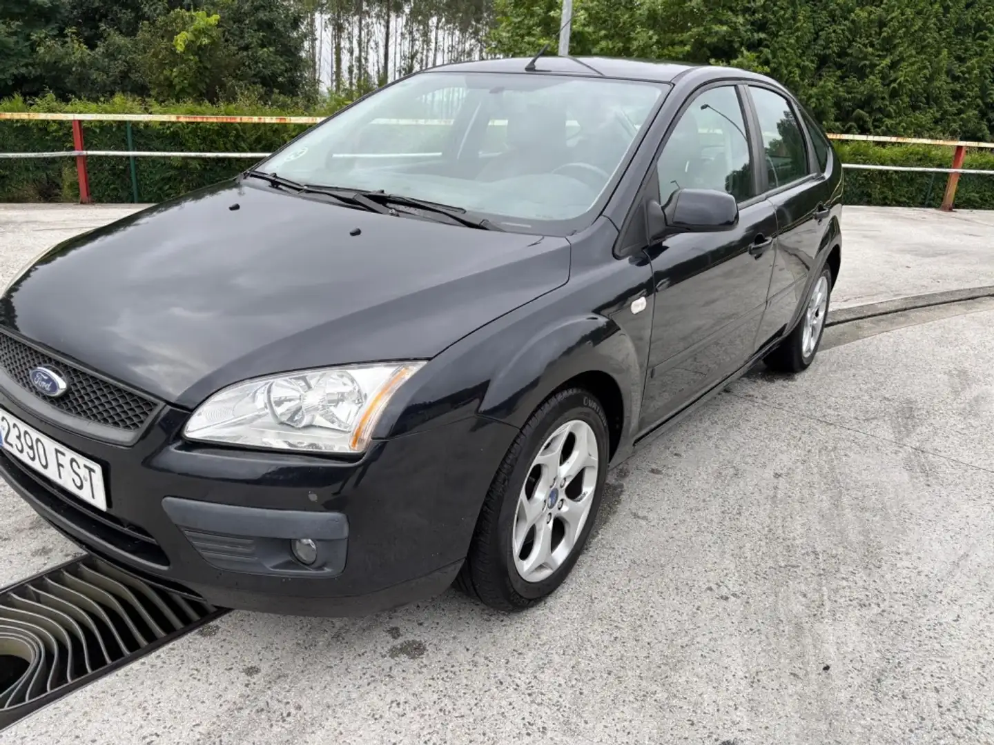 Ford Focus 1.8TDCI Trend Zwart - 1