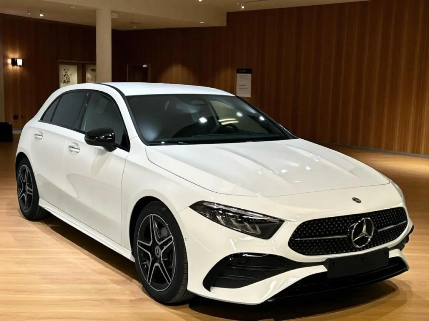 Mercedes-Benz A 180 180d 8G-DCT Weiß - 1