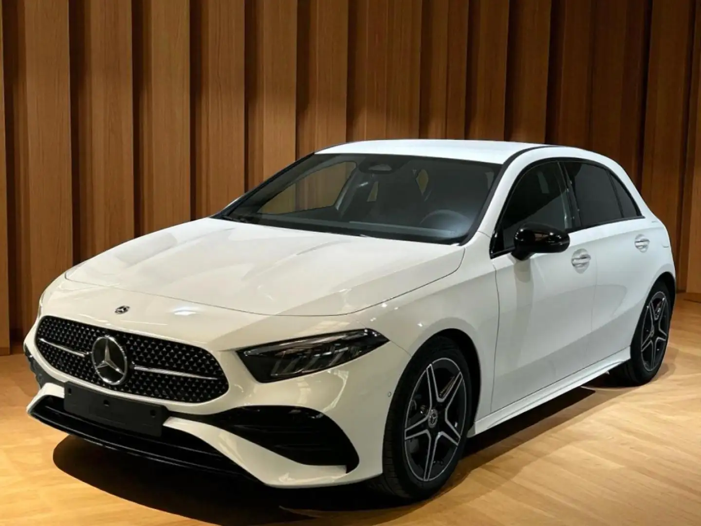 Mercedes-Benz A 180 180d 8G-DCT Weiß - 2