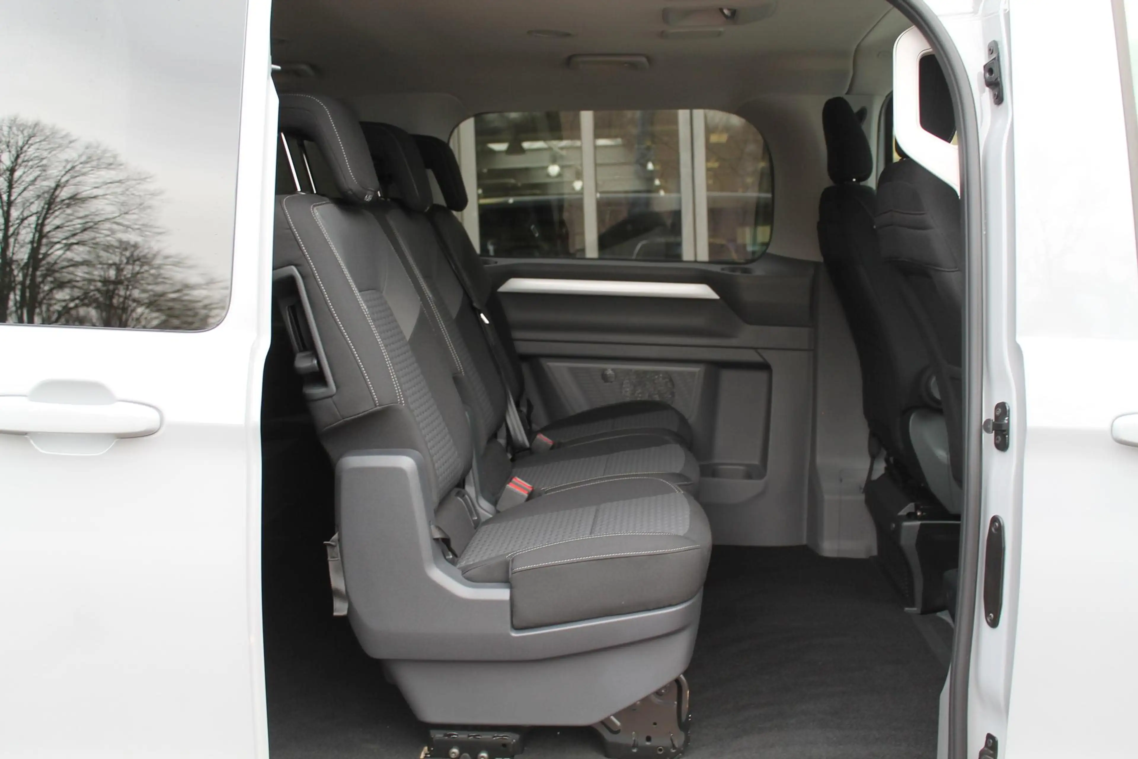 Volkswagen T7 Caravelle Life 2.0TDI DSG Lang Nav Standhzg AssistenzP Si... — photo 14