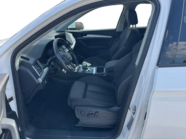 Audi Q5 view 4