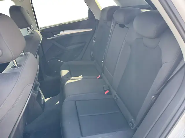 Audi Q5 view 10