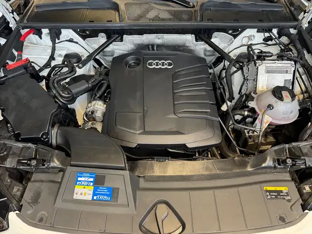 Audi Q5 view 12