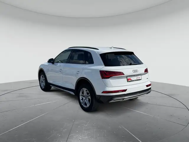 Audi Q5 view 3