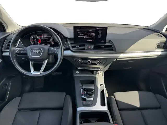 Audi Q5 view 8