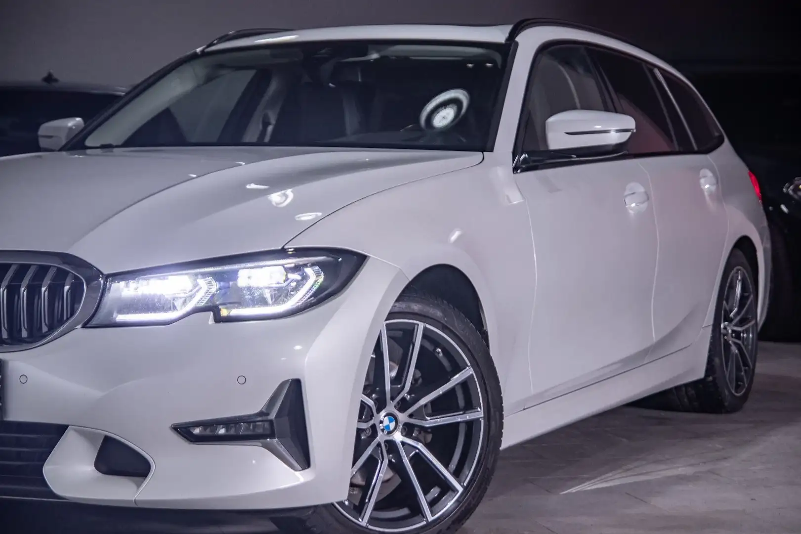 BMW 320 d Touring xDrive Luxury HUD/Laser/Pano/AHK/ Blanc - 2